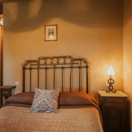 La Casa De Pollos Country house Turrubuelo